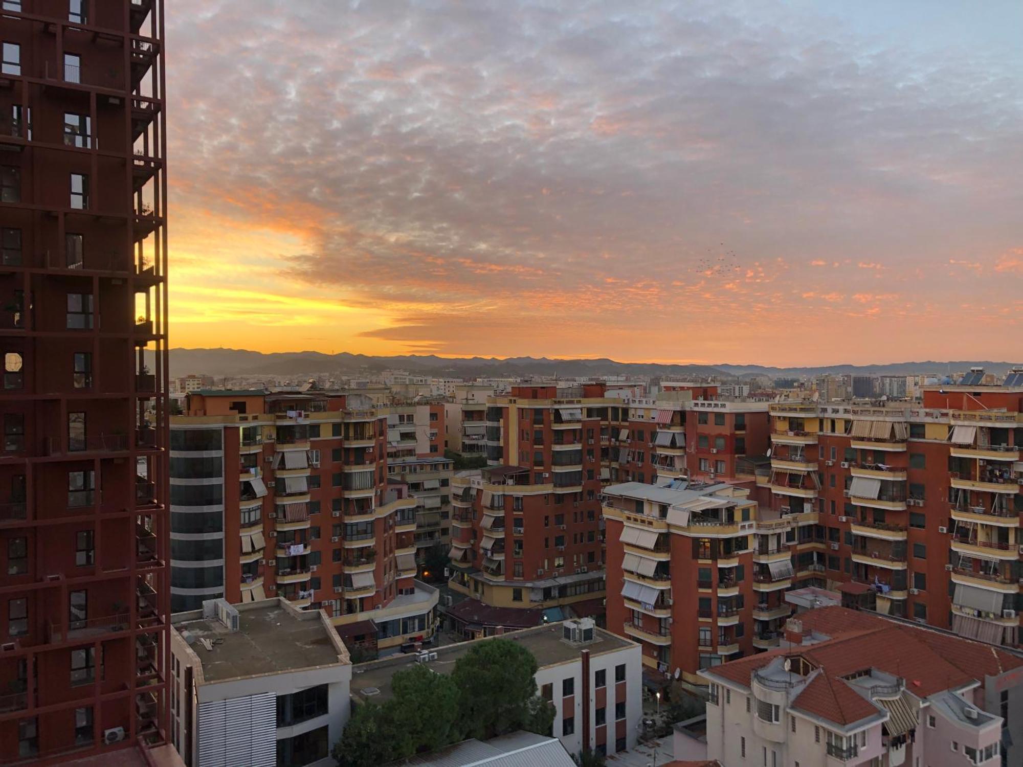 Garden Building Luxury Apartment Tirana Buitenkant foto