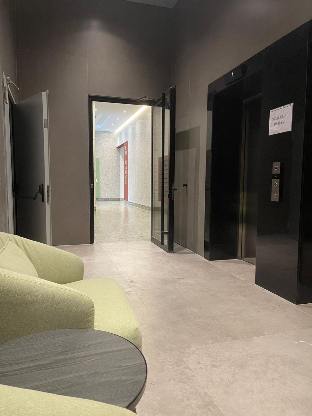Garden Building Luxury Apartment Tirana Buitenkant foto