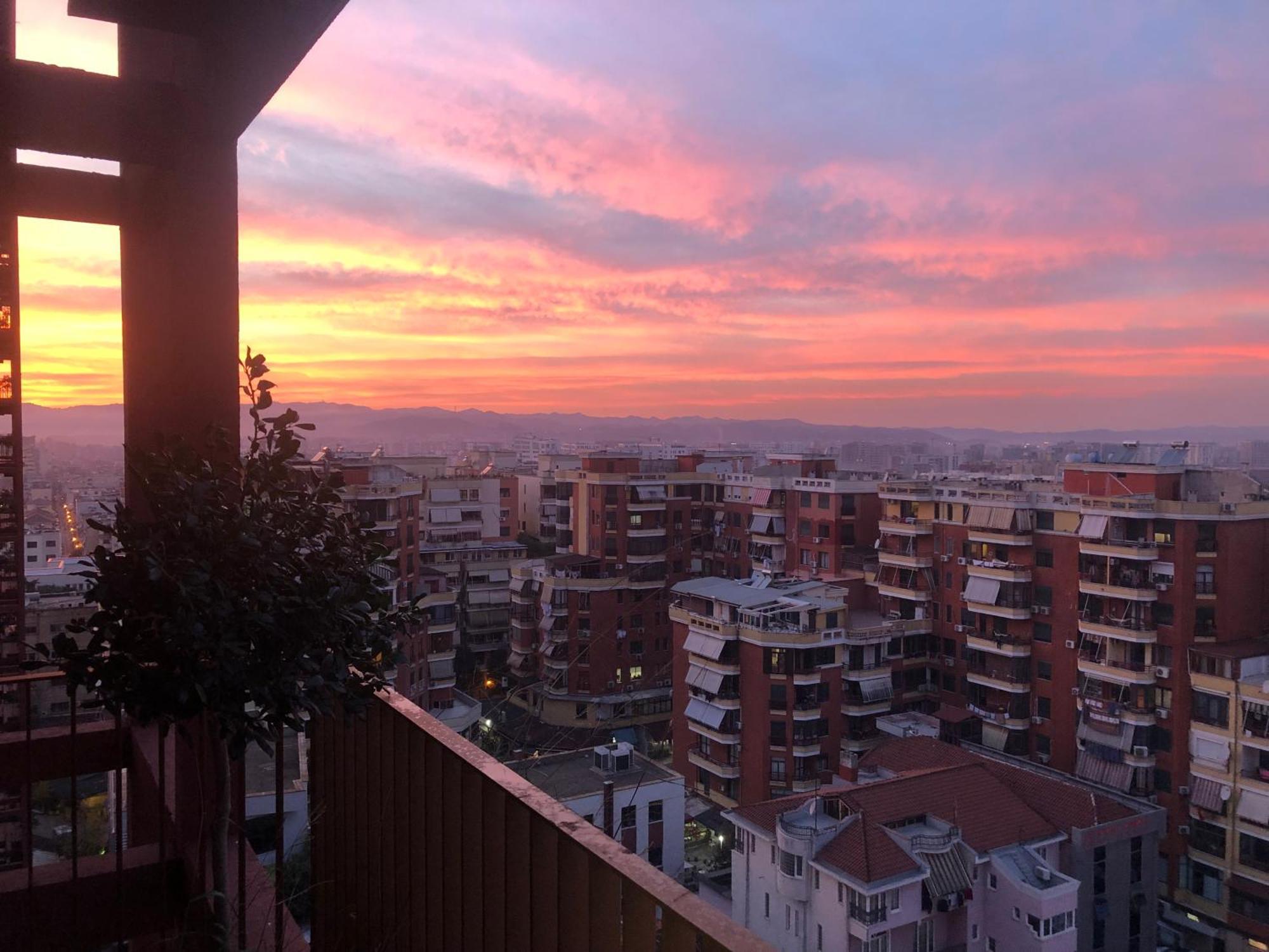 Garden Building Luxury Apartment Tirana Buitenkant foto