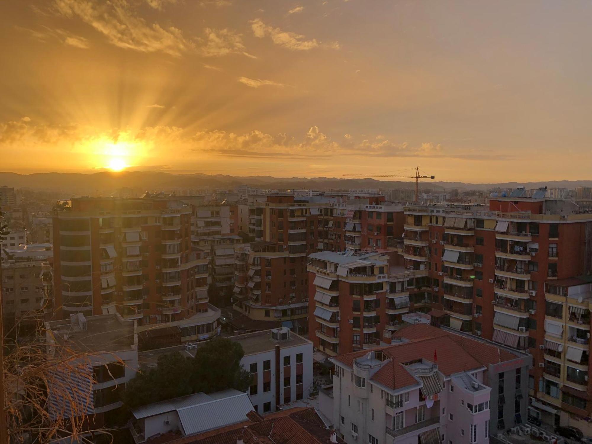 Garden Building Luxury Apartment Tirana Buitenkant foto